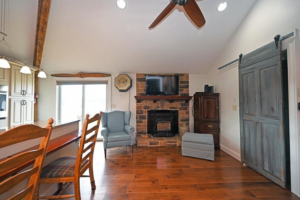 Listing photo 14